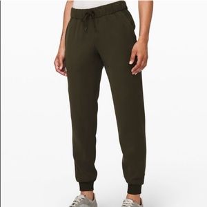 Lululemon On the Fly Woven Joggers